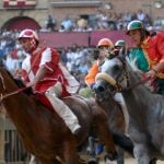 Tuscany_Siena_Palio_Race_Horseman_Racing