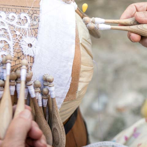 Marche_Offida_Merletto_a_Tombolo_bobbin_lace_Culture_people_480x480_GL