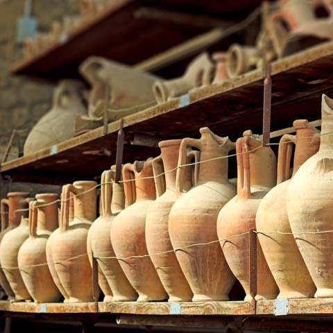 Campania_Pompeii_Archeological_Sites_Amphoras_480x480_GL01