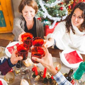 Italy_People_Christmas_Cheers