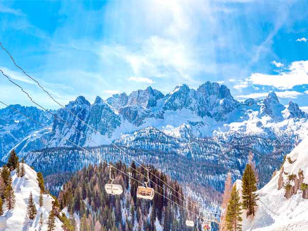 Veneto_Cortina_DAmpezzo_Dolomites_Snow