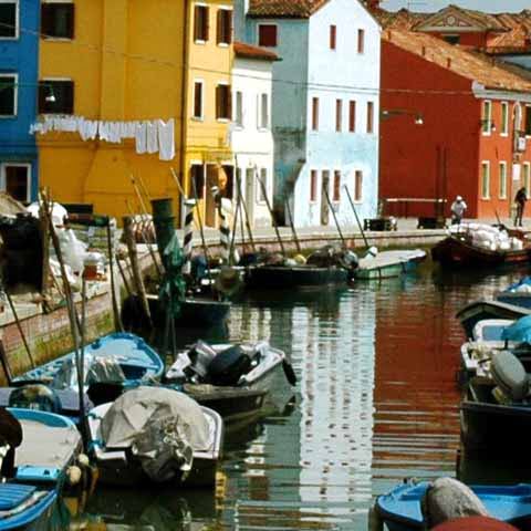 Veneto_Venice_Burano_Colored_Houses_view_Culture_480x480_GL0002