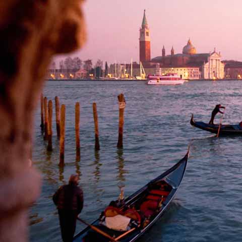 Veneto_Venice_Gondola_Canals_Gondoliers_Details_View_480x480_GL0002