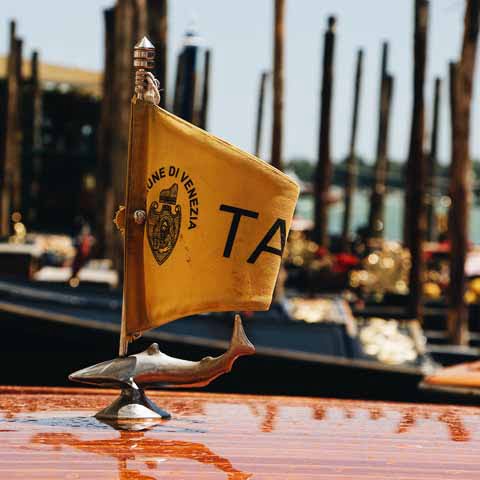 Veneto_Venice_Gondola_Canals_Gondoliers_Details_View_480x480_GL0011