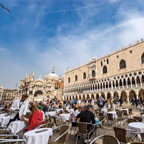 Veneto_Venice_Saint_Mark_Square_People_Cocktail