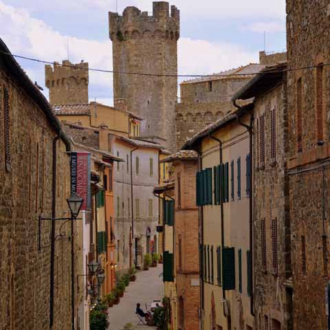 Tuscany_Montalcino_Street_Alley_View_History_480x480_GL02