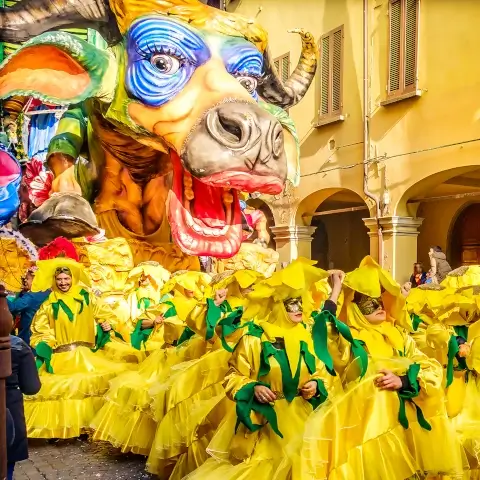 Explore the vibrant world of Carnival ( Carnevale ) in Italy, where centuries-old traditions meet modern celebrations. Discover iconic locations, unique customs, and travel tips for an unforgettable experience in this cultural extravaganza.