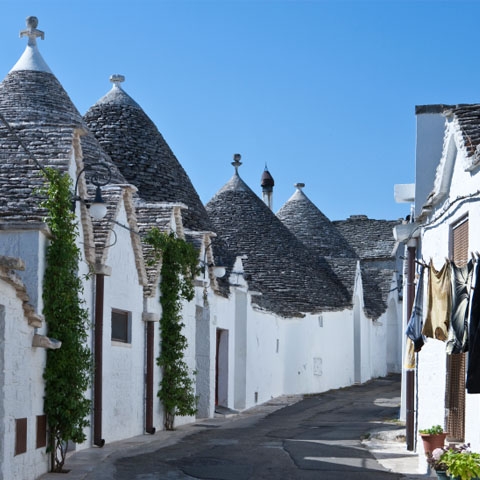 1483729131-_Apulia_Alberobello_Trulli_Town_View_GL1