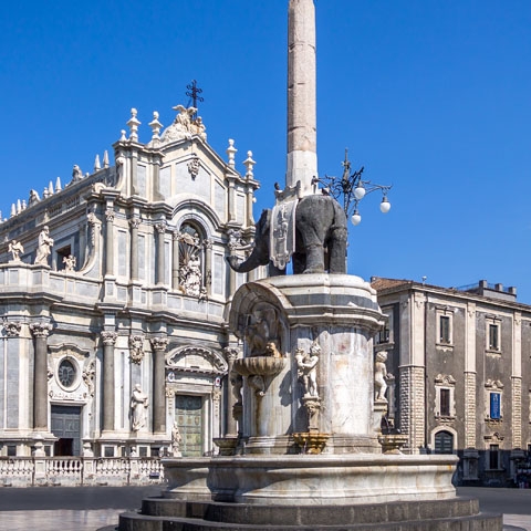 1483738086-_Sicily_Catania_Piazza_Duomo_GL