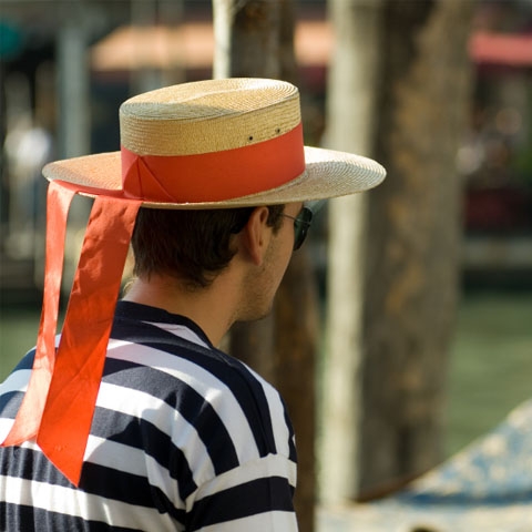 1484405028-_Veneto_Venice_Gondolier_GL