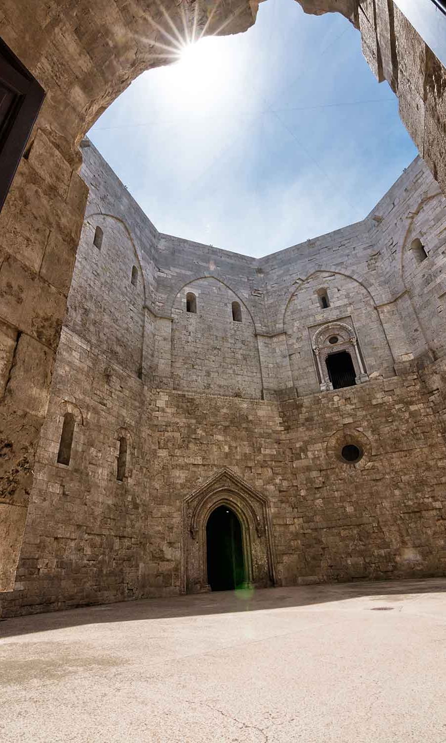Apulia-Castel-Del-Monte-Interior-Detail-003-T2I-1341128722