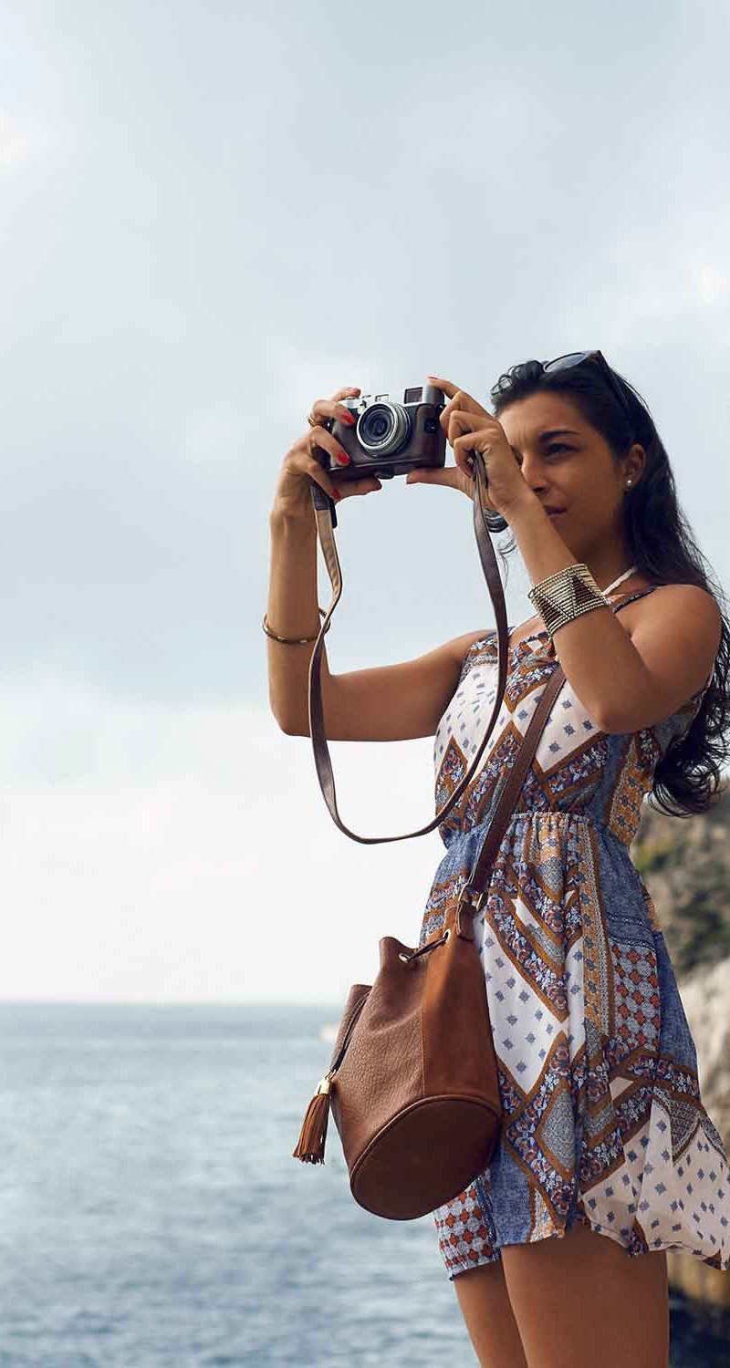 T2I-ITALY-PEOPLE-TOURIST-YOUNG-GRADUATION-iS-1397818708